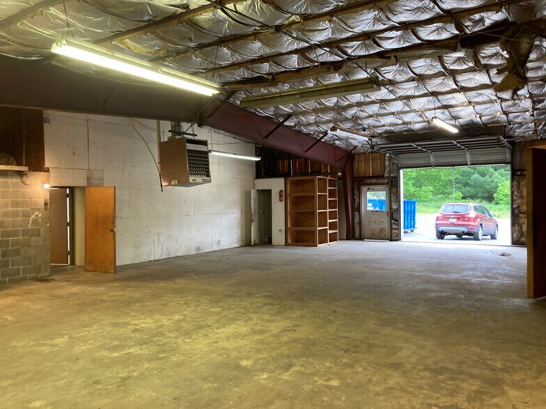675 Tower Ln, West Chester, PA à louer - Photo du bâtiment - Image 3 de 7