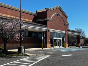 335 Village Center Dr, Logan Township, NJ à louer Photo du bâtiment- Image 2 de 7