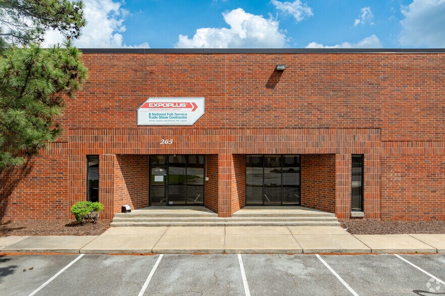 205 Bucknell Ct SW, Atlanta, GA à louer - Photo du bâtiment - Image 2 de 4