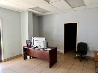 Plus de détails pour 702 Enterprise St, Laredo, TX - Industriel à louer