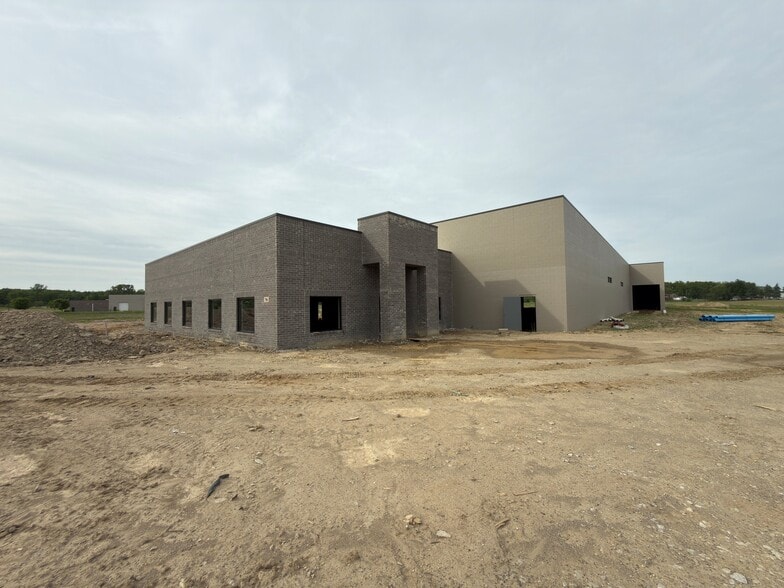 796 Campus Parkway Dr, Tecumseh, MI for lease - Building Photo - Image 1 of 13