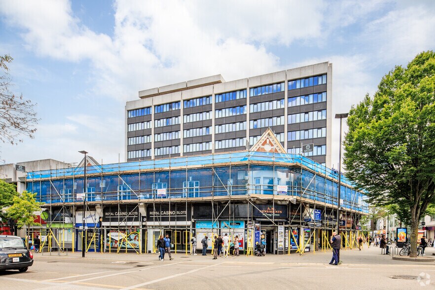 Lampton Rd, Hounslow à louer - Photo du bâtiment - Image 3 de 11