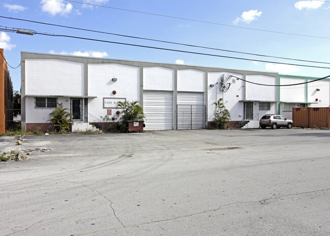 Plus de détails pour 7305 W 19th Ct, Hialeah, FL - Industriel à louer