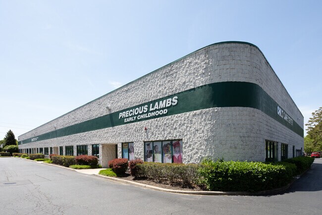 Plus de détails pour 630 Broadway Ave, Holbrook, NY - Industriel à louer