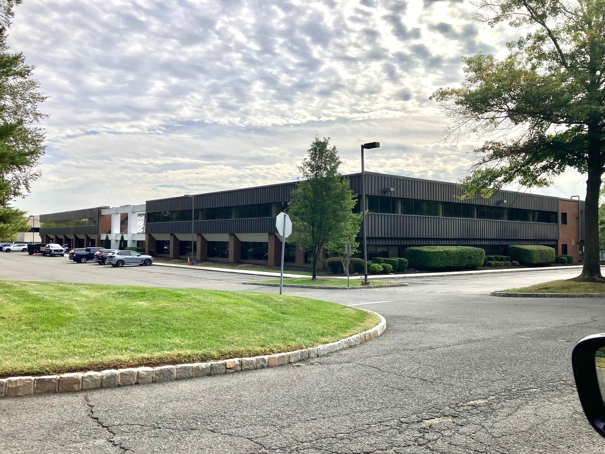 35 Technology Dr, Warren, NJ for lease Building Photo- Image 1 of 9