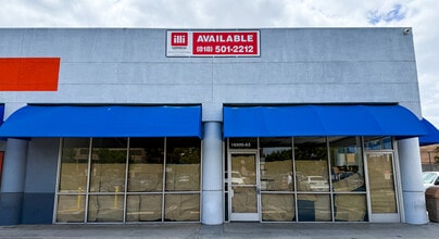 16500-16530 Sherman Way, Van Nuys, CA à louer Photo du bâtiment- Image 2 de 5