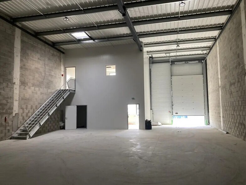 Flex in Bordeaux for lease - Building Photo - Image 2 of 13