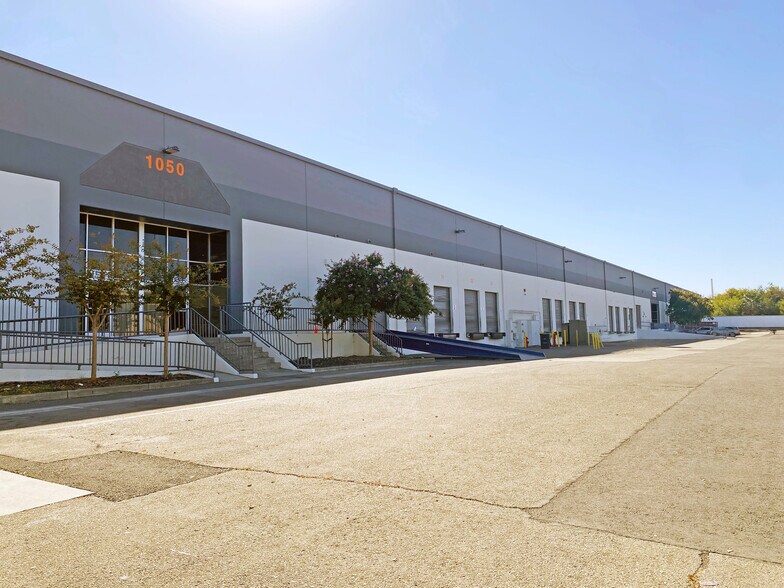 1050 E Grant Line Rd, Tracy, CA à louer - Photo du bâtiment - Image 3 de 20