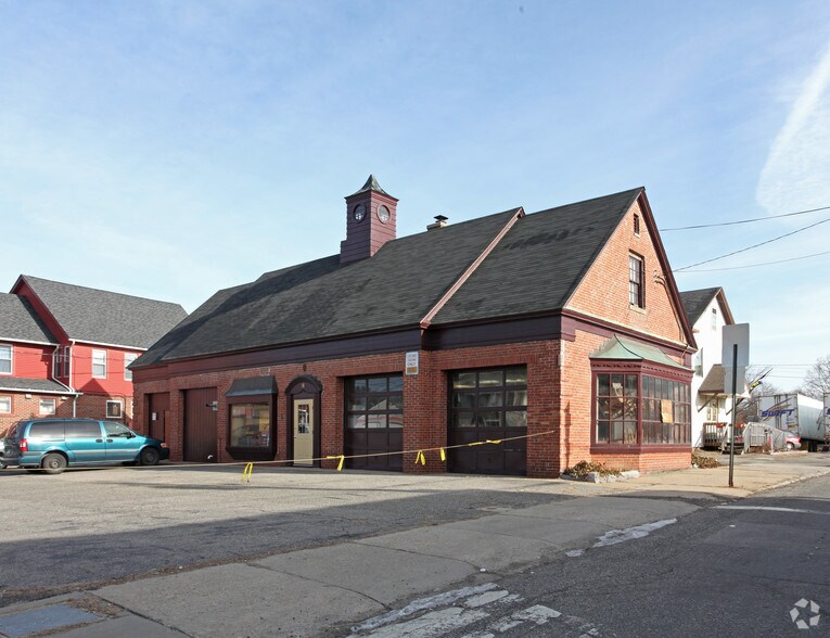 8 Migeon Ave, Torrington, CT à louer - Photo du bâtiment - Image 2 de 11