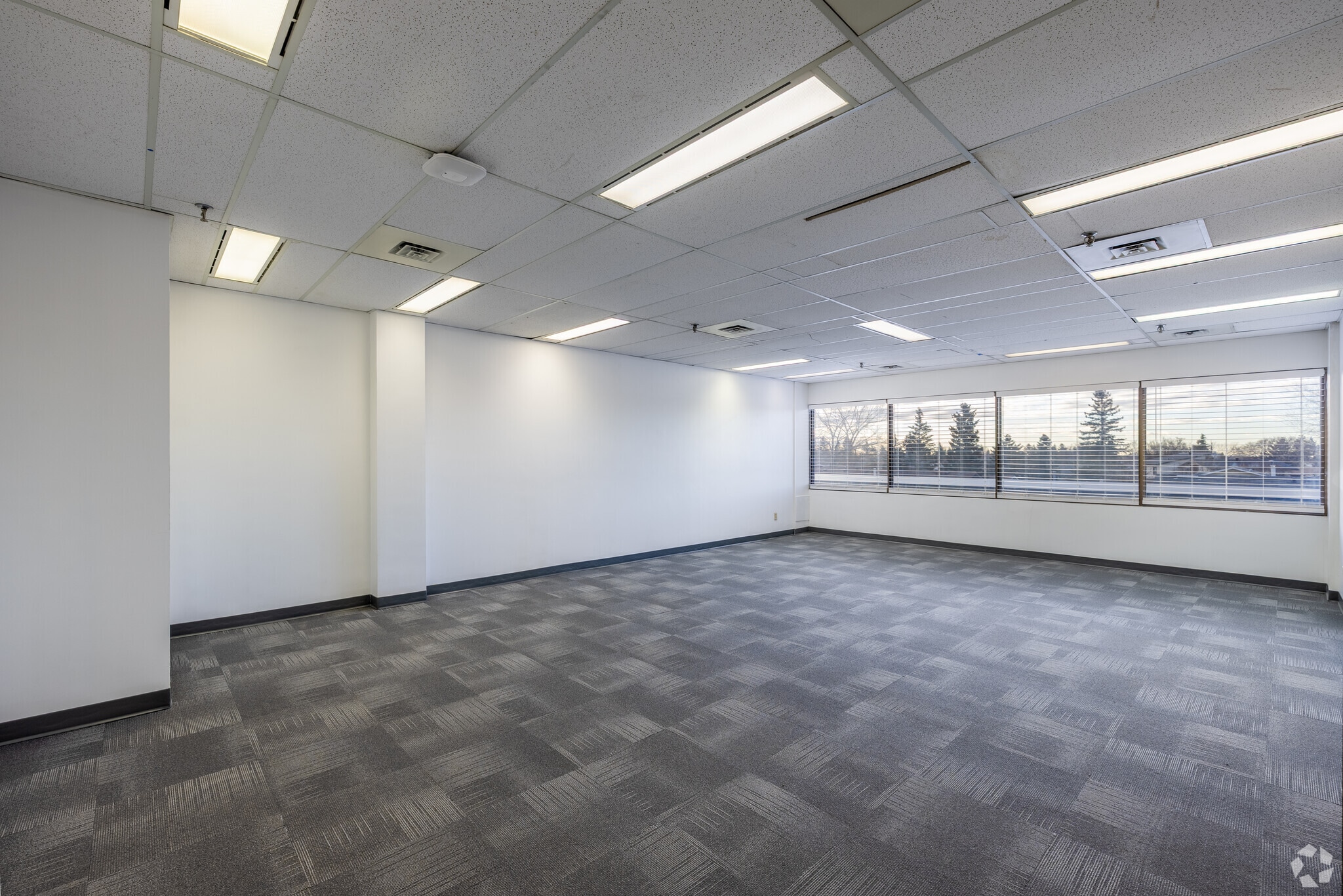 5401 Temple Dr NE, Calgary, AB for lease Interior Photo- Image 1 of 3
