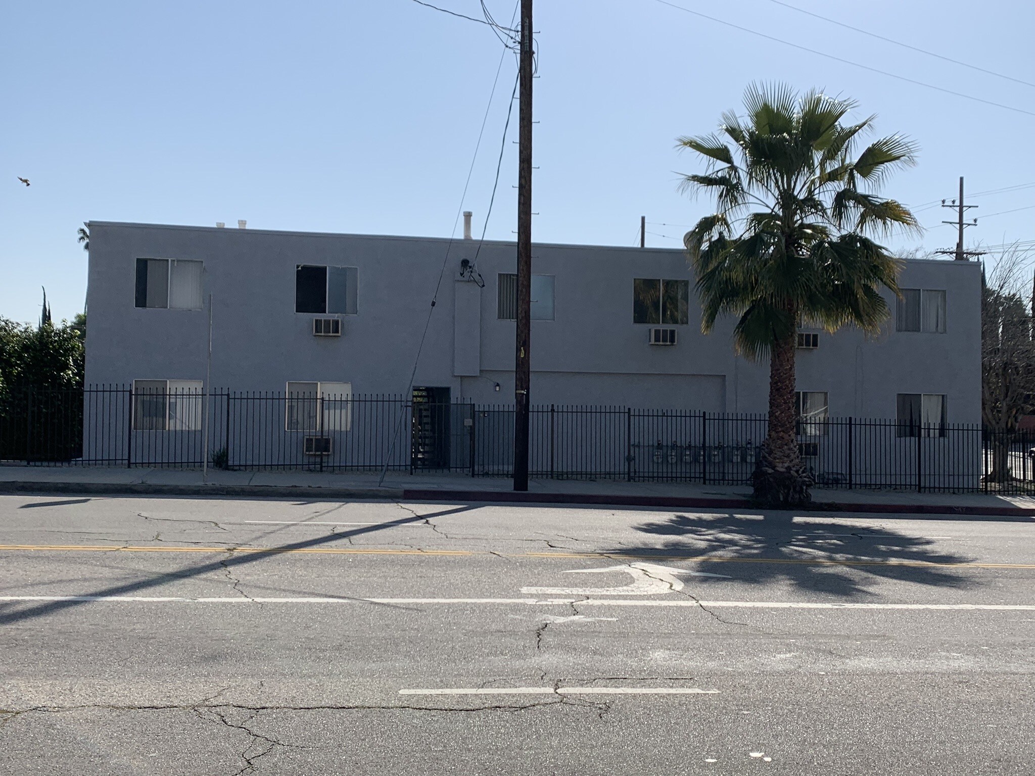 20463 Vanowen St, Canoga Park, CA à vendre Photo principale- Image 1 de 7