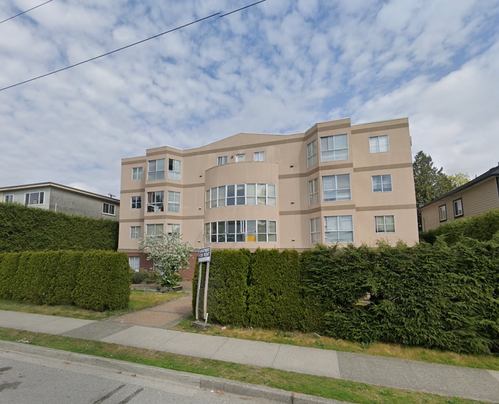 1133 W 70th Ave, Vancouver, BC à vendre - Photo du bâtiment - Image 2 de 4