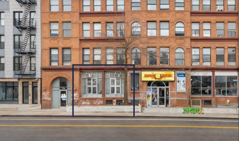 750 Grand St, Brooklyn, NY for lease - Primary Photo - Image 1 of 8