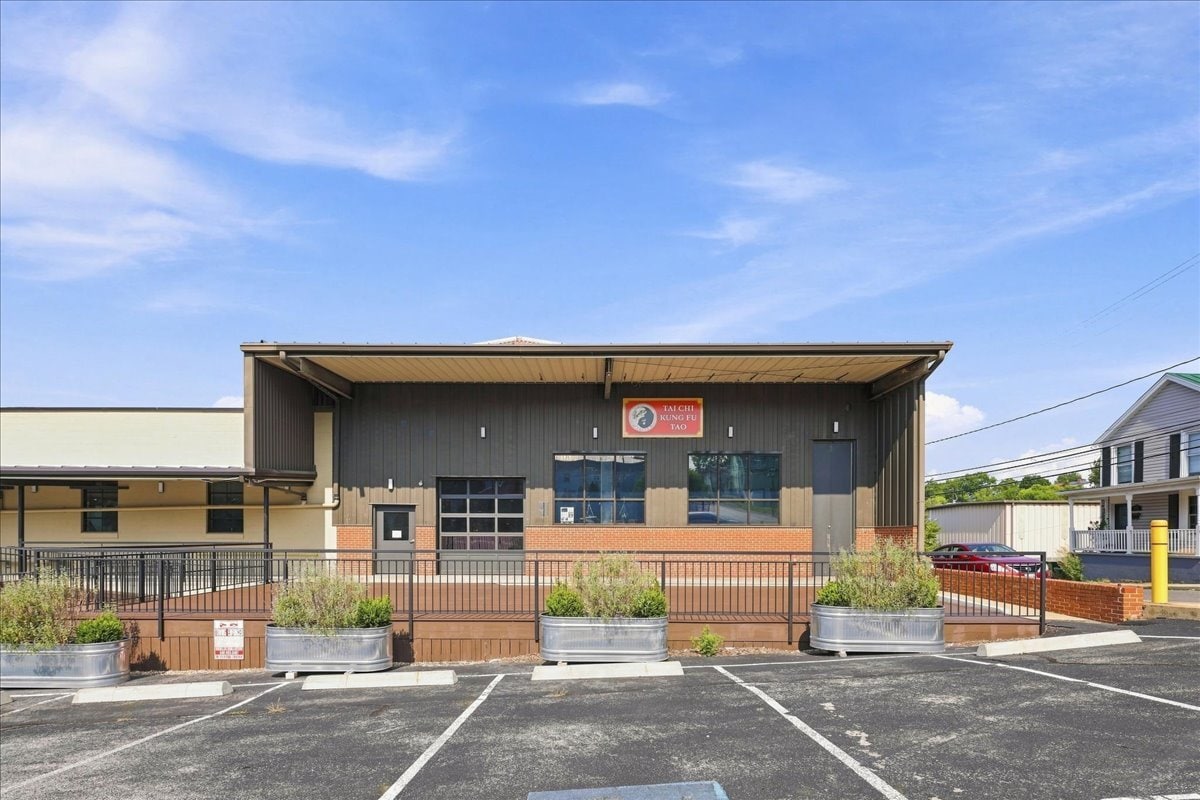 110 W Hampton St, Staunton, VA for lease Building Photo- Image 1 of 22