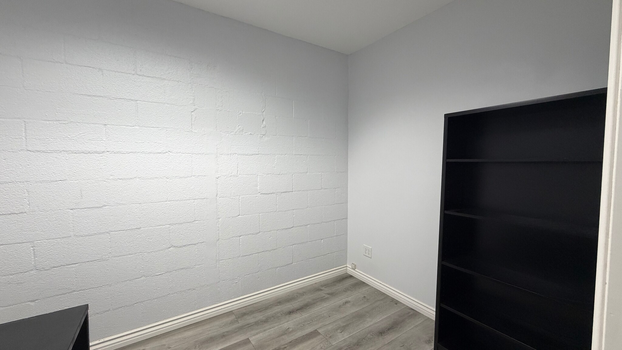 10545 Burbank Blvd, North Hollywood, CA for lease Interior Photo- Image 1 of 6