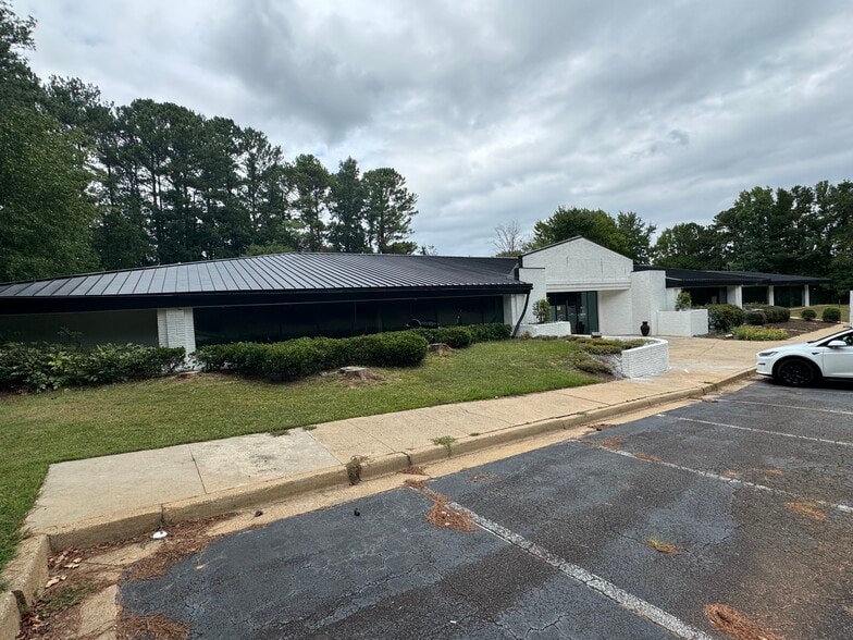 5000 McGinnis Ferry Rd, Alpharetta, GA for sale - Building Photo - Image 2 of 23