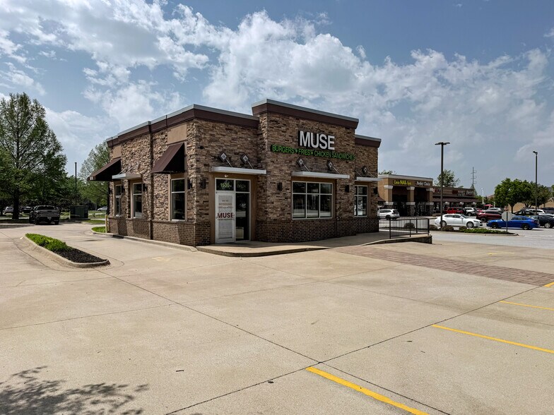 1500 S Walton Blvd, Bentonville, AR à louer - Photo principale - Image 1 de 9
