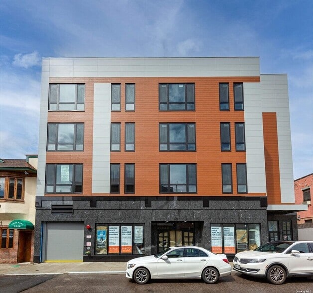 214-33 41st Avenue Ave, Bayside, NY for sale - Primary Photo - Image 1 of 7