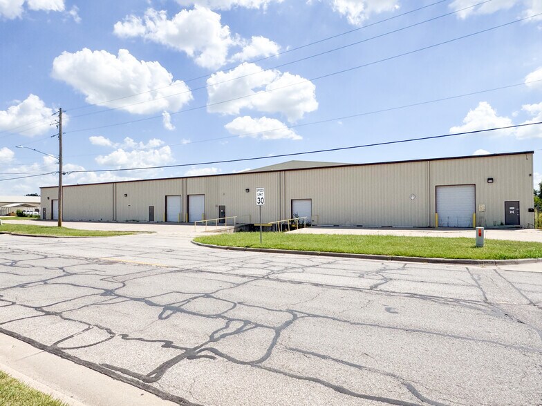2025 W Harry St, Wichita, KS à vendre - Photo du bâtiment - Image 1 de 10
