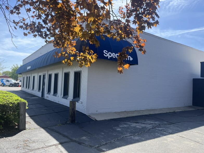 1607 Wabash Ave, Terre Haute, IN à vendre - Photo du bâtiment - Image 2 de 4