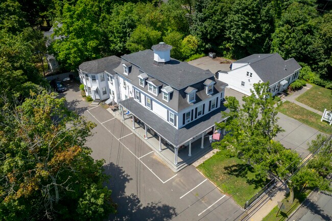Plus de détails pour 46 Main St, Bridgewater, MA - Services hôteliers à vendre