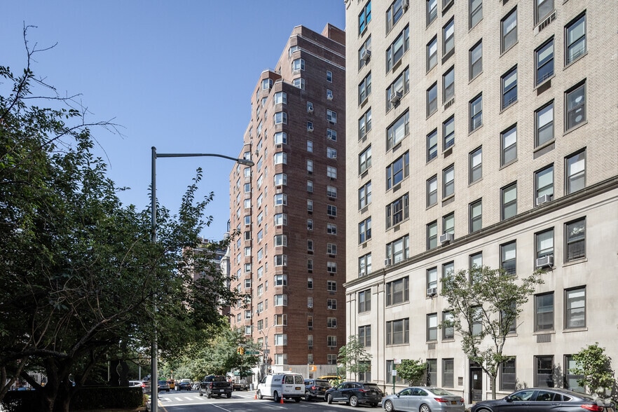 1150 Park Ave, New York, NY for lease - Building Photo - Image 2 of 3