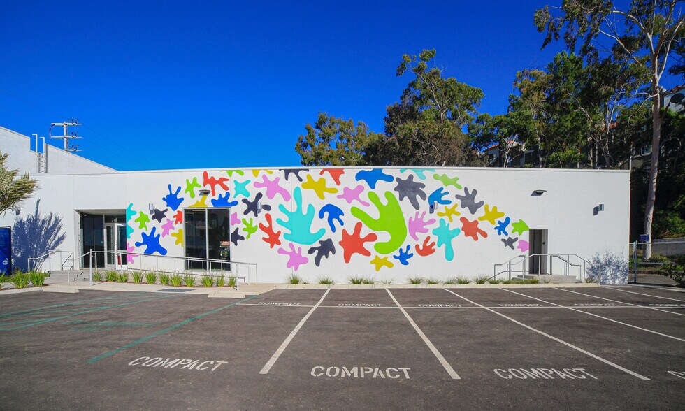 5650 W Centinela Ave, Los Angeles, CA à louer - Photo du bâtiment - Image 2 de 12