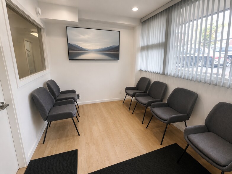 22 Glenwood Ave, Jersey City, NJ for lease - Interior Photo - Image 2 of 6