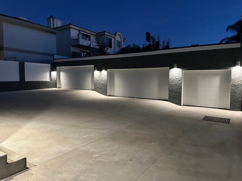 2118 Carnegie Ln, Redondo Beach, CA à vendre - Photo du bâtiment - Image 3 de 13