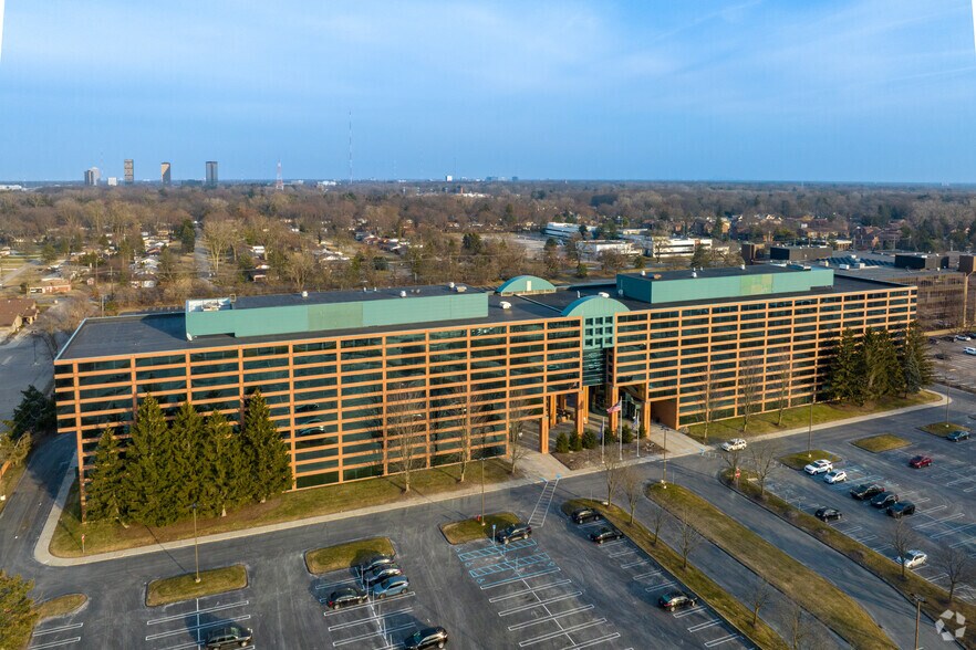25300-25330 Telegraph Rd, Southfield, MI à louer - Photo du bâtiment - Image 2 de 44