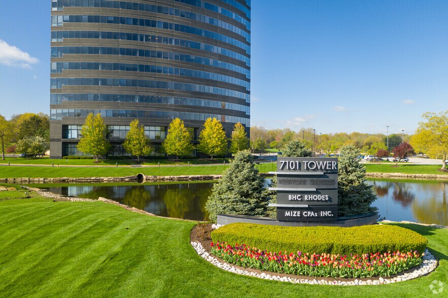 7101 College Blvd, Overland Park, KS à louer - Photo du bâtiment - Image 2 de 18