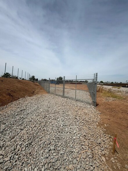 1376 N McQueen Rd, Gilbert, AZ à louer - Photo du bâtiment - Image 2 de 6