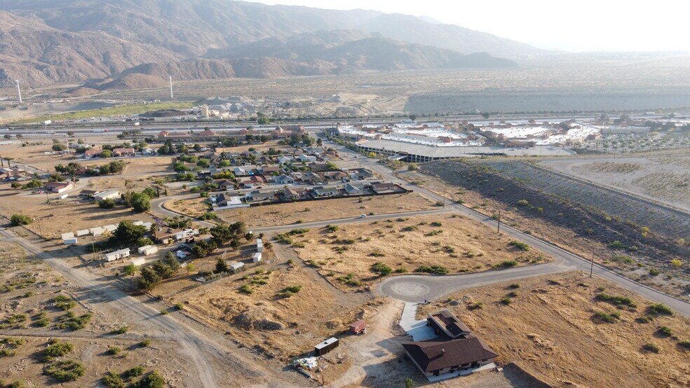48892 Nakoma, Cabazon, CA à vendre - Photo du bâtiment - Image 3 de 10