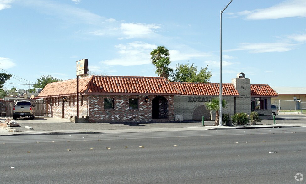 901 E Tropicana Ave, Las Vegas, NV à vendre - Photo du bâtiment - Image 2 de 16