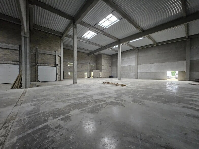 Bureau dans Moissy-Cramayel à louer - Photo du bâtiment - Image 2 de 6