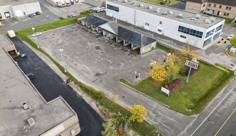 1185 Stellar Dr, Newmarket, ON à vendre - Photo du bâtiment - Image 3 de 10