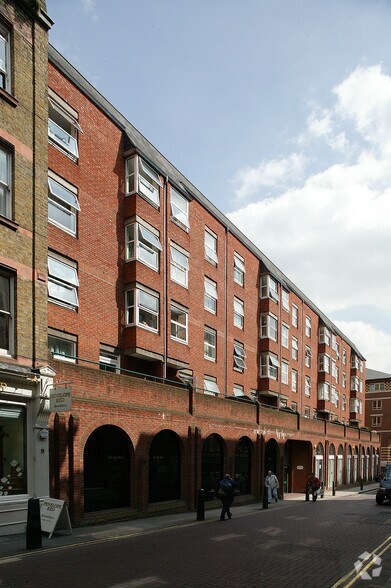 32-35 Bedfordbury, Londres à louer - Photo du bâtiment - Image 2 de 2