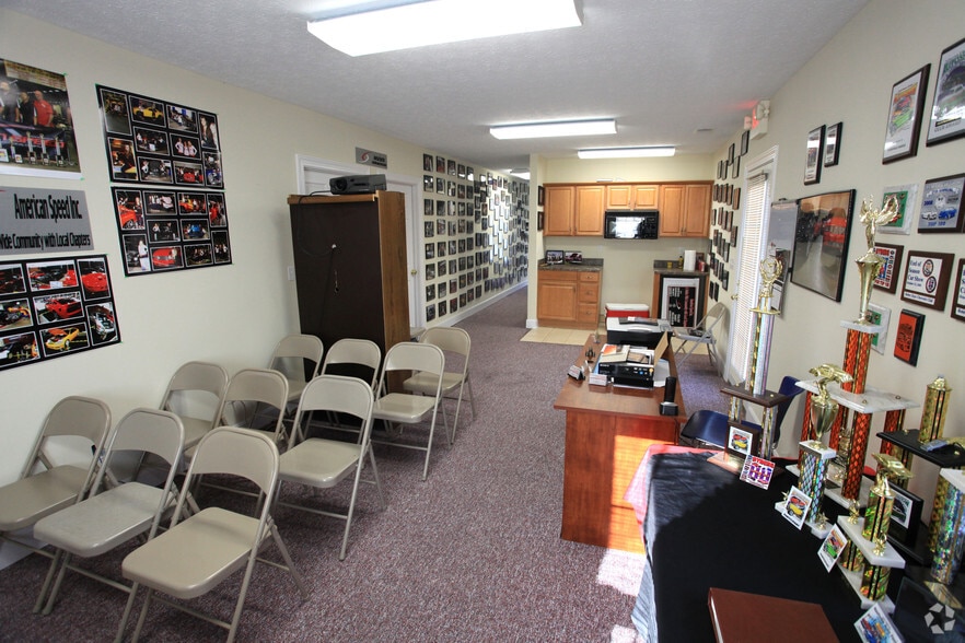 7301 Fegenbush Ln, Louisville, KY for lease - Lobby - Image 3 of 31