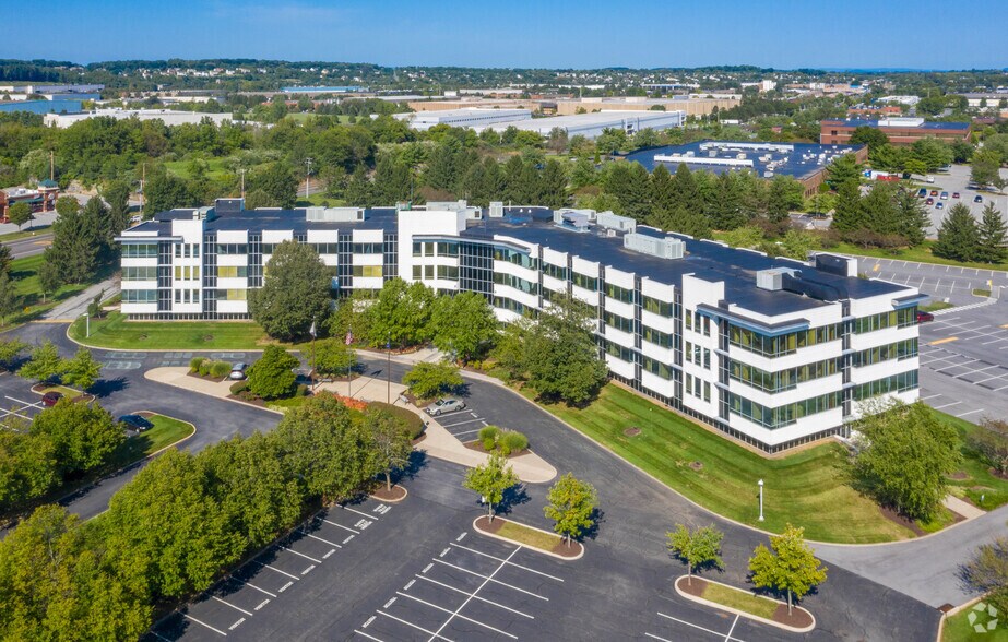 7535 Windsor Dr, Allentown, PA à louer - Aérien - Image 2 de 6