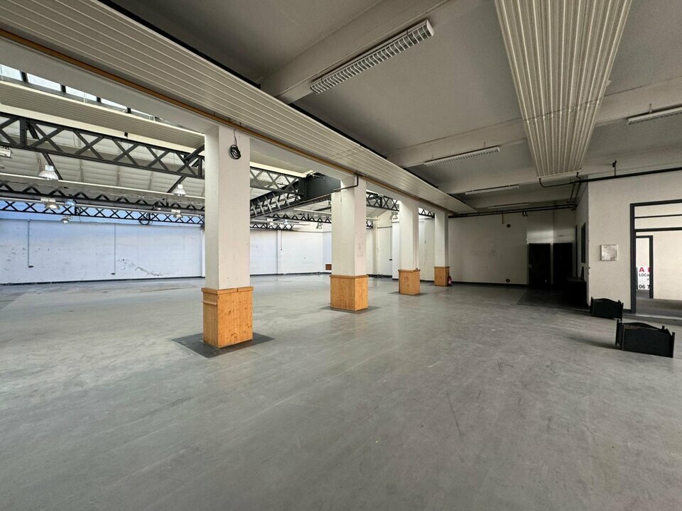 Office in Lyon for sale Interior Photo- Image 1 of 9