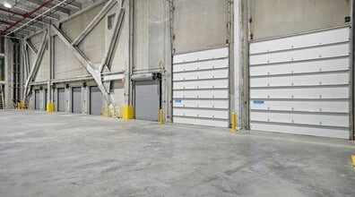 28-10 Whitestone Expy, Flushing, NY à louer Photo intérieure- Image 2 de 5