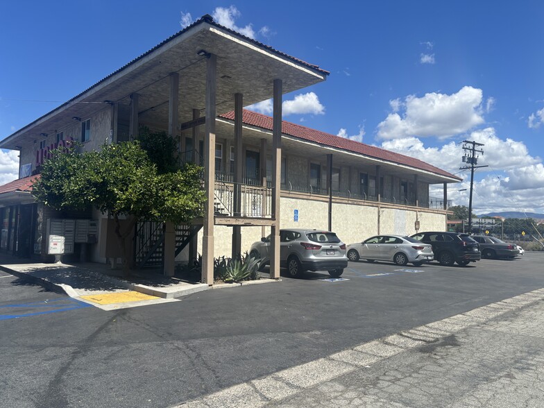 151 N Tustin Ave, Santa Ana, CA à louer - Photo principale - Image 1 de 10