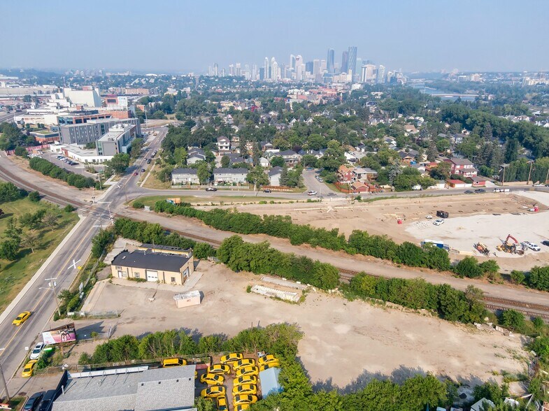 1802 17th Ave SE, Calgary, AB for sale - Building Photo - Image 1 of 1