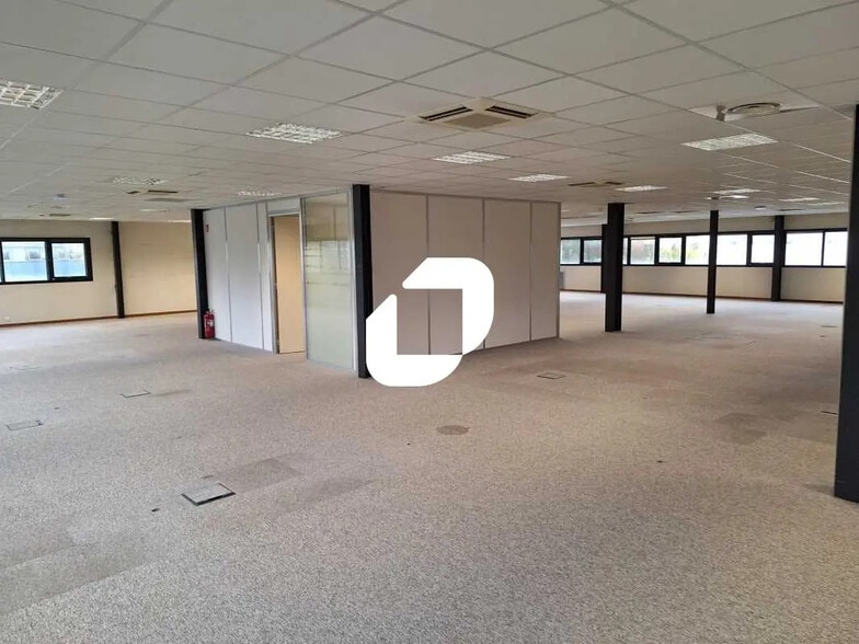 Office in Mérignac for lease - Interior Photo - Image 2 of 6