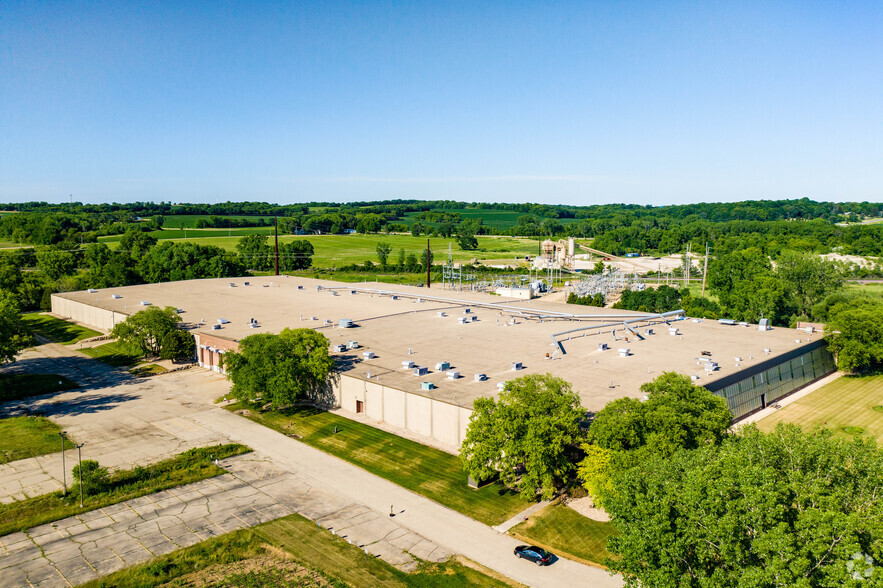 5487 N Blue Bill Park Dr, Madison, WI à vendre - Photo du bâtiment - Image 1 de 1