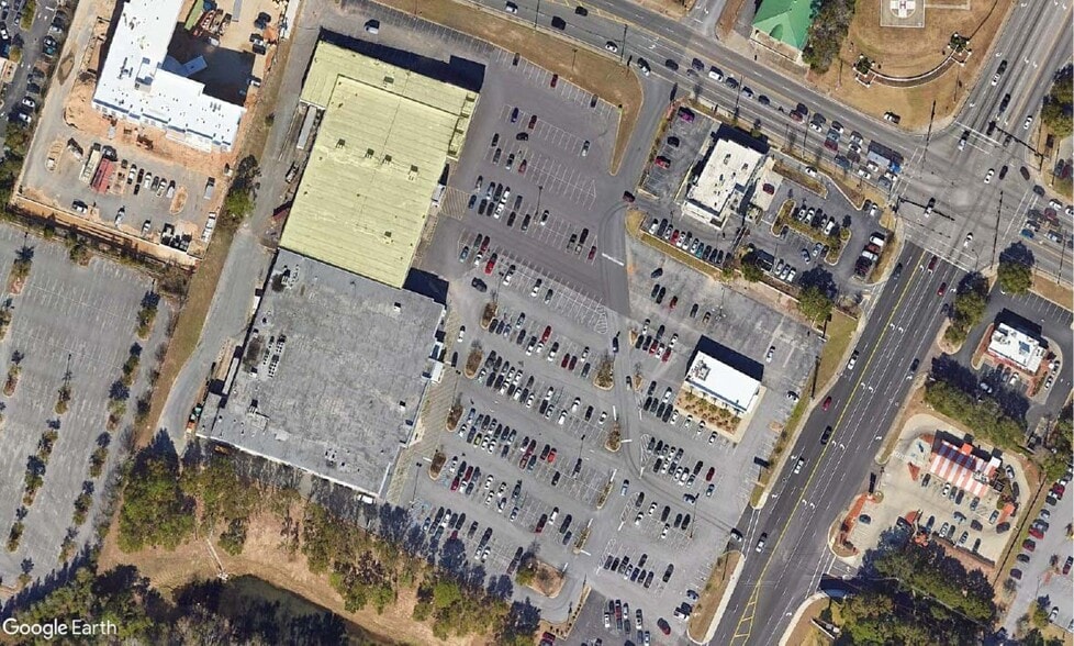 5065 N 9th Ave, Pensacola, FL à louer - Photo du bâtiment - Image 2 de 2