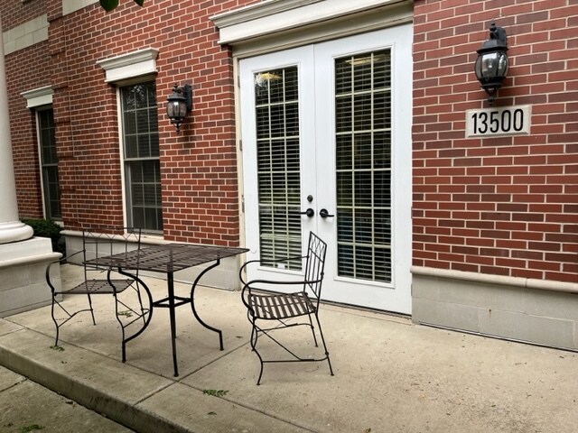 13500 Circle Dr, Orland Park, IL à vendre - Photo du bâtiment - Image 3 de 12