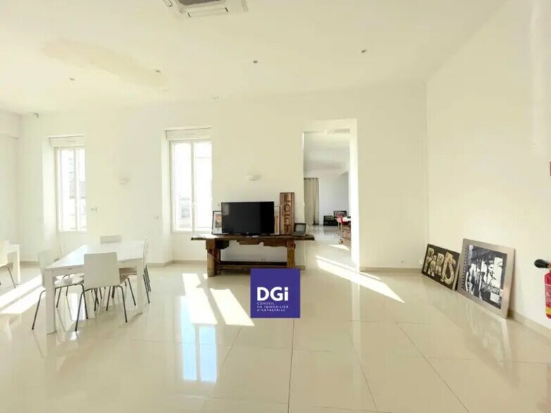 Office in Nîmes for lease - Interior Photo - Image 2 of 8
