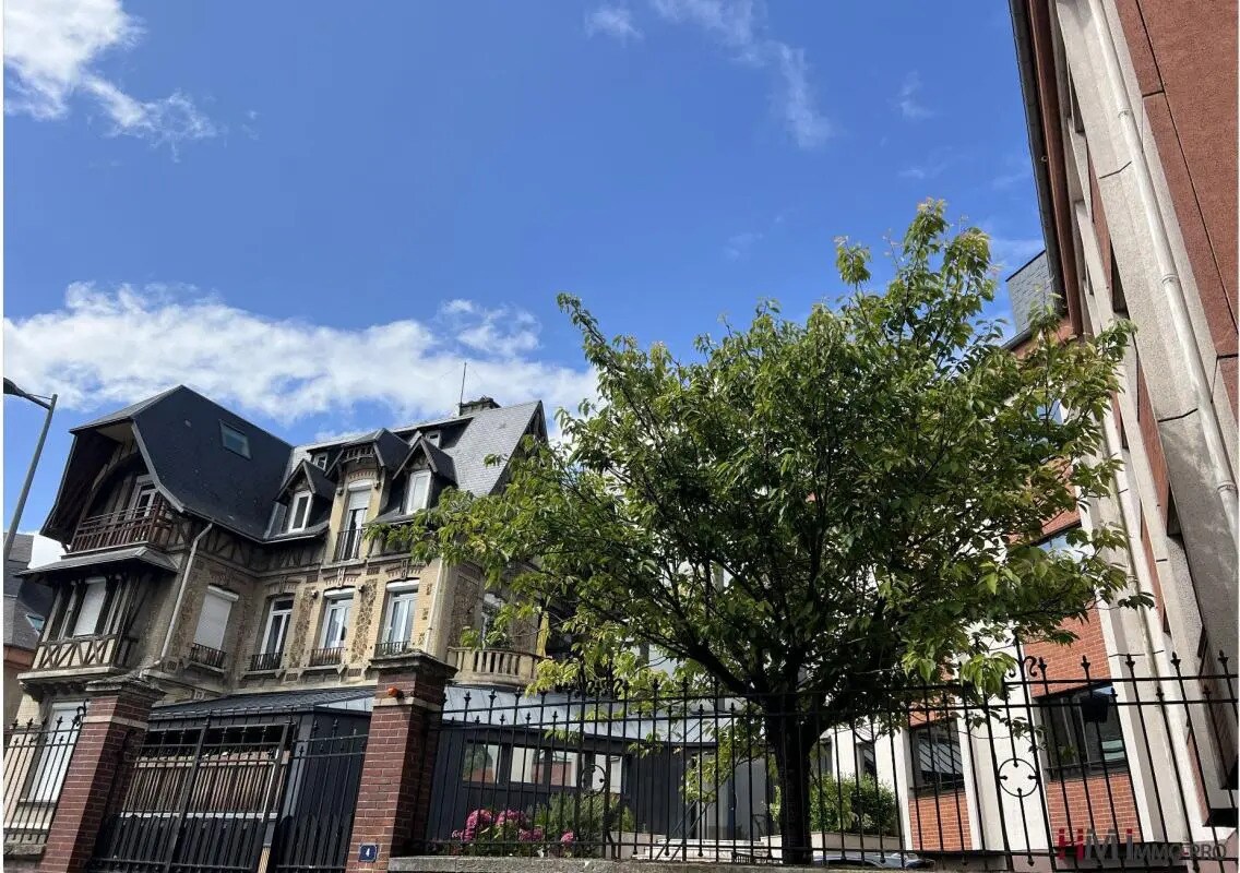 Office in Rouen for lease Building Photo- Image 1 of 7