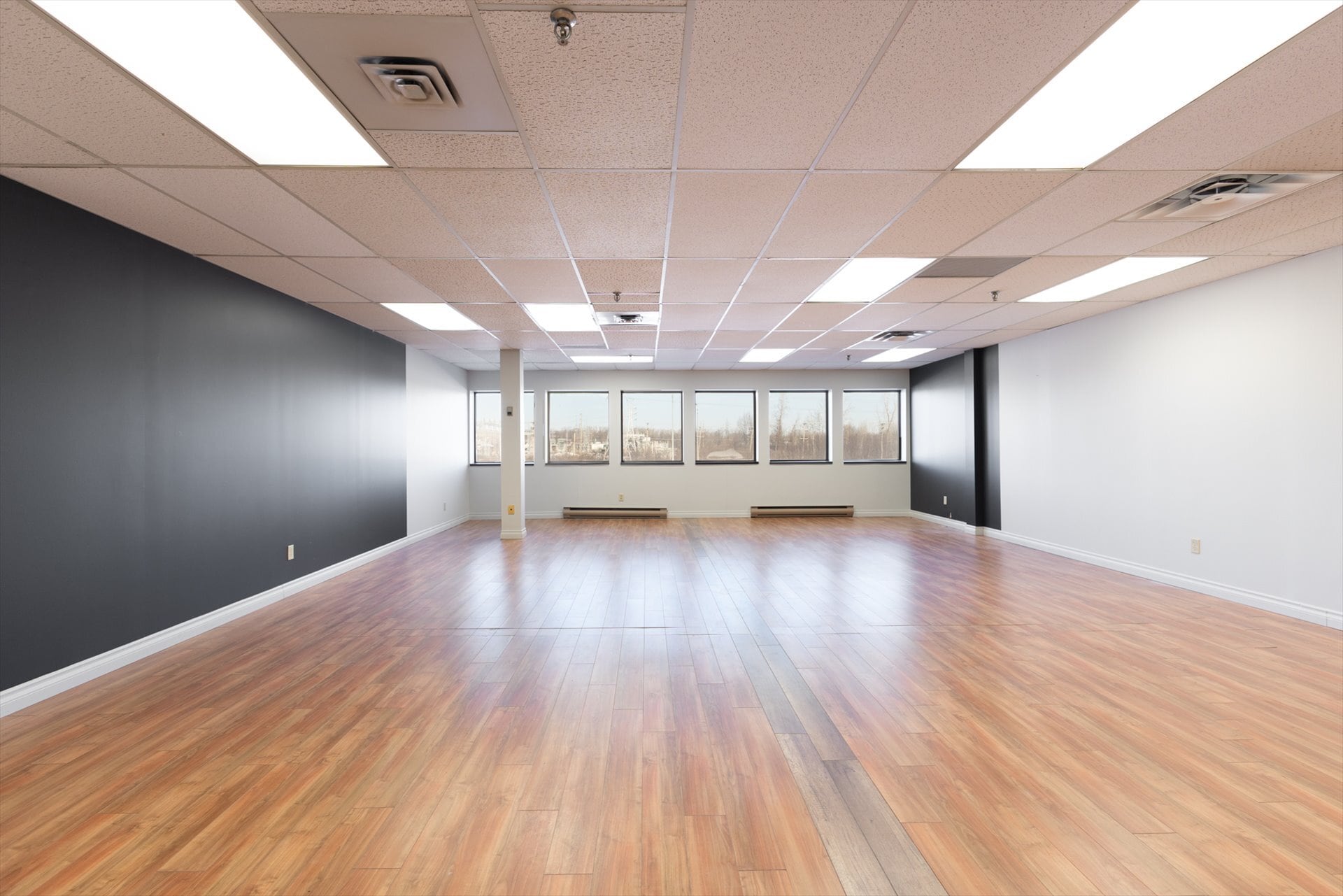 90 Rue Morgan, Baie-d'Urfé, QC for lease Interior Photo- Image 1 of 5